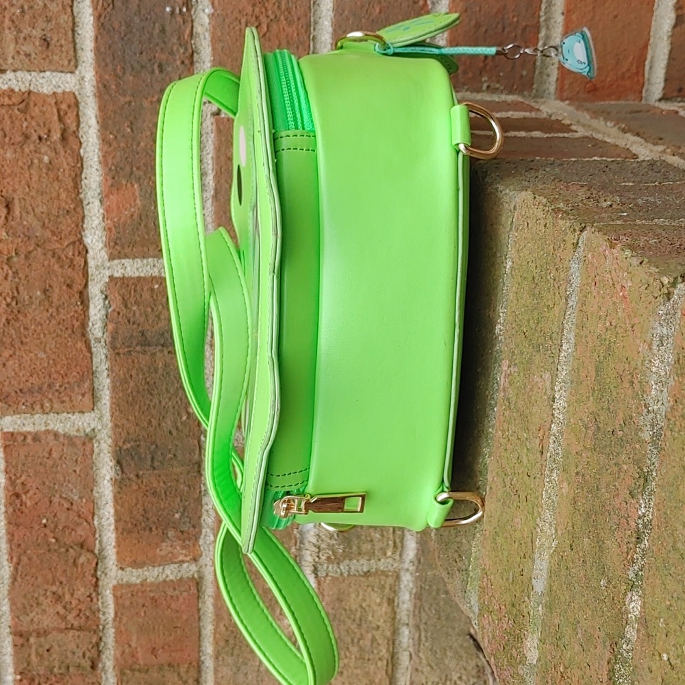 Blushsprout Froggie Ita Bag with Pins (836) - Picture 4 of 10